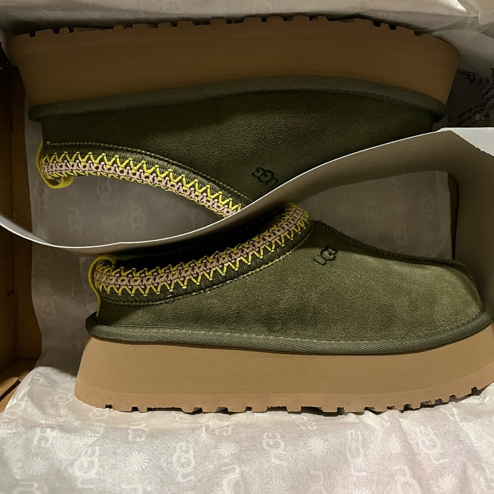UGG TAZZ brand size 8
